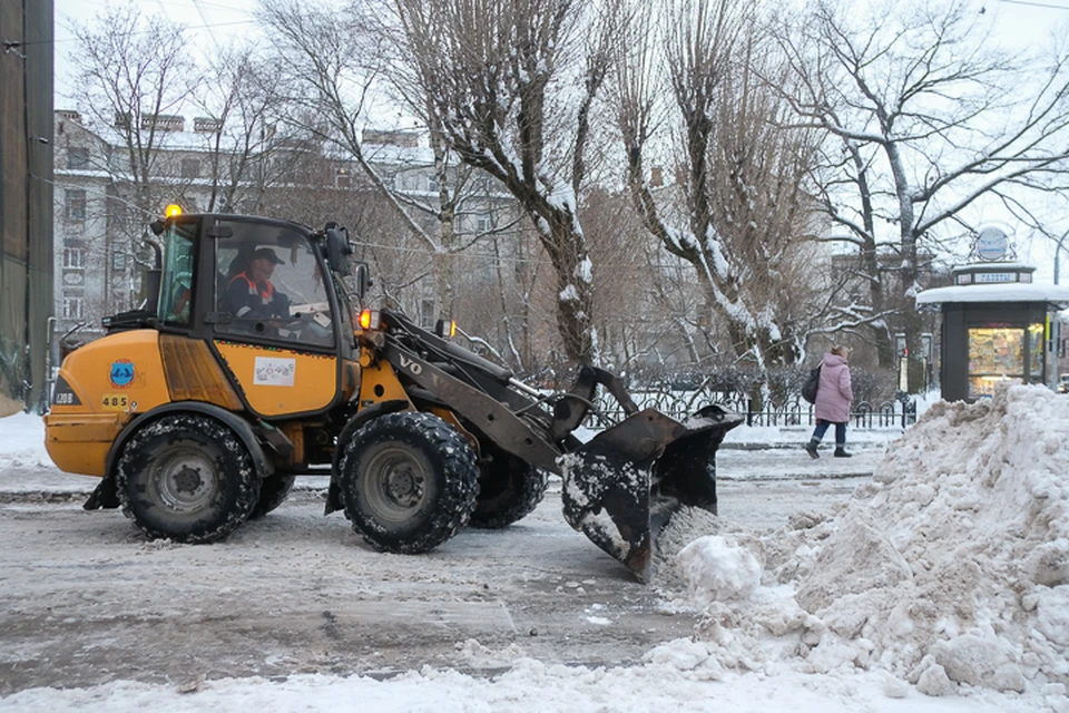 На новую уборочную технику город готов потратить почти три миллиарда рублей.