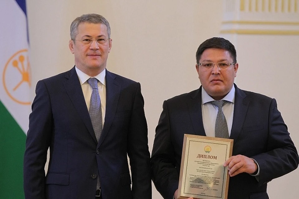 Мэр Сибая получил почетный диплом лично из рук Радия Хабирова