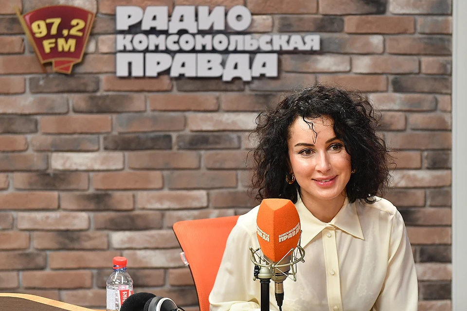 Тина Канделаки в студии радиостанции "Комсомольская правда".