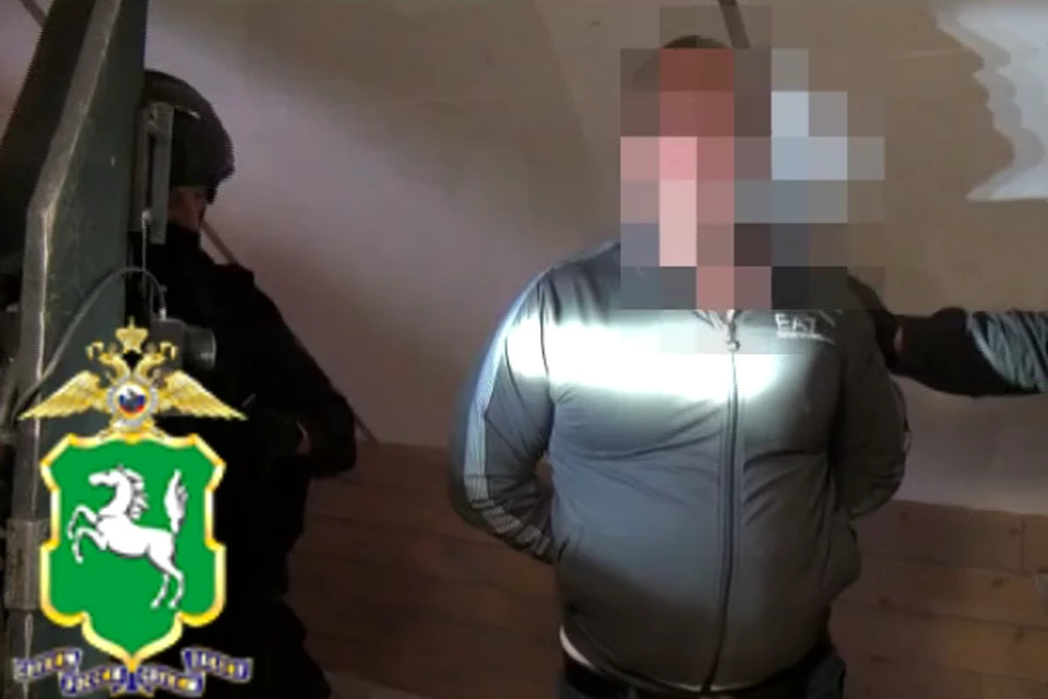 скрин с видео о задержании от УМВД по Томской области