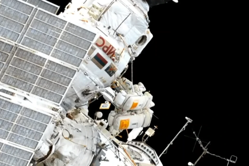 Российские космонавты Овчинин и Кононенко вышли в открытый космос