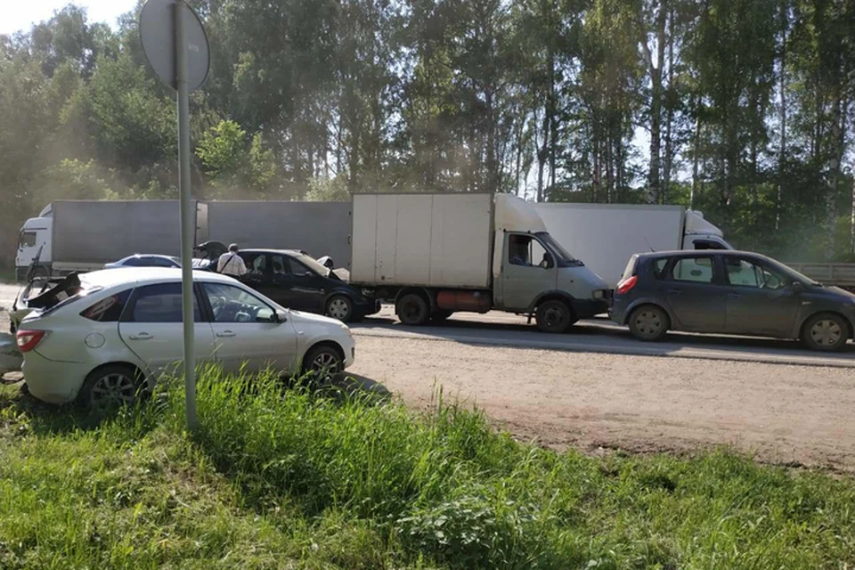 Шесть автомобилей столкнулись в Борском районе