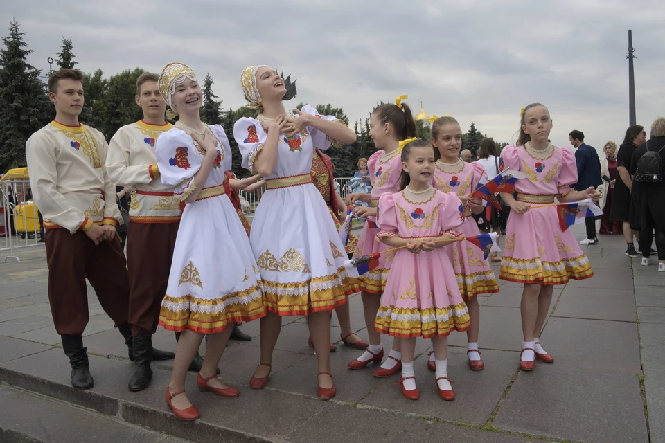 Больше всего на празднике было русских народных костюмов.