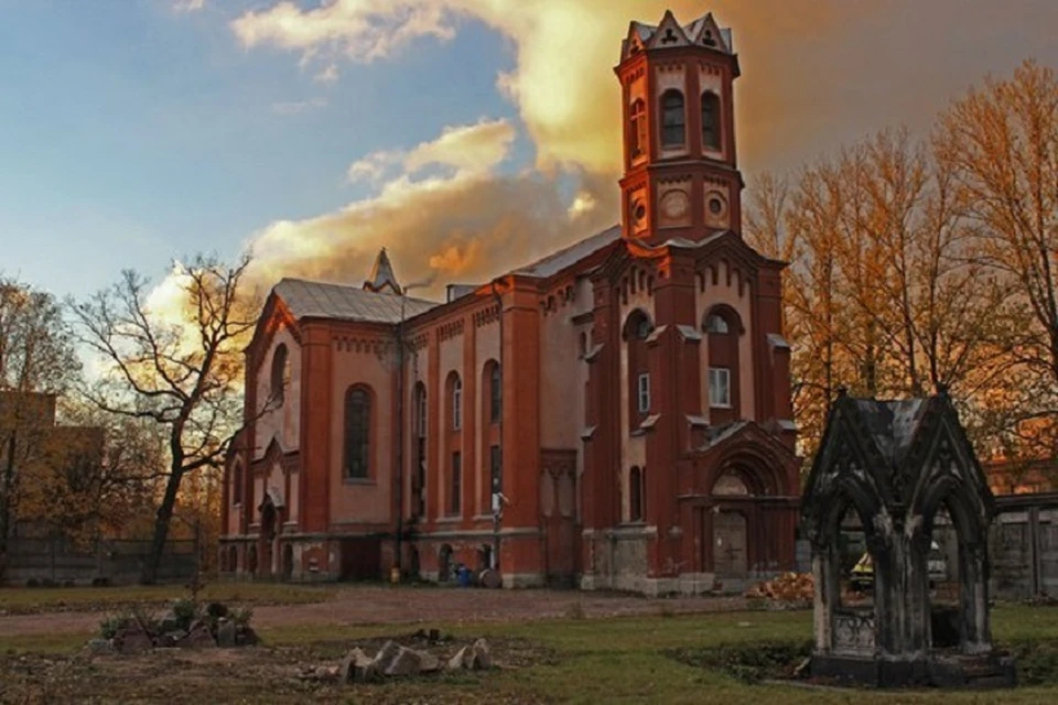 Костел на минеральной СПБ зимой