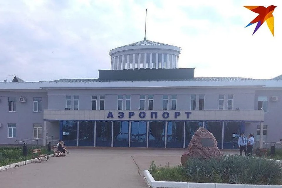 В саратовском аэропорту МАЗ врезался в самолет