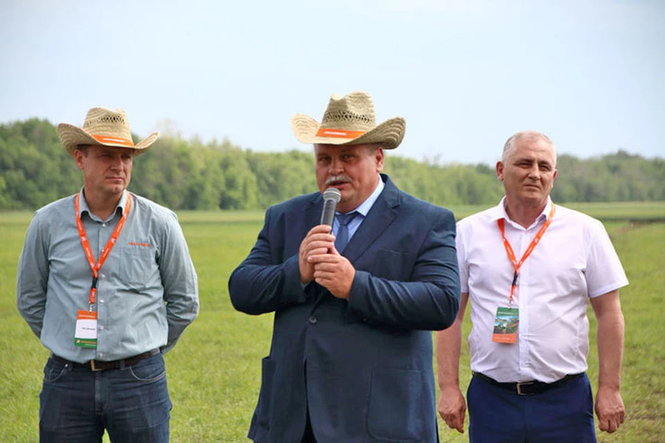 Заместитель министра сельского хозяйства Самарской области Владимир Игонин поприветствовал гостей и участников выставки.