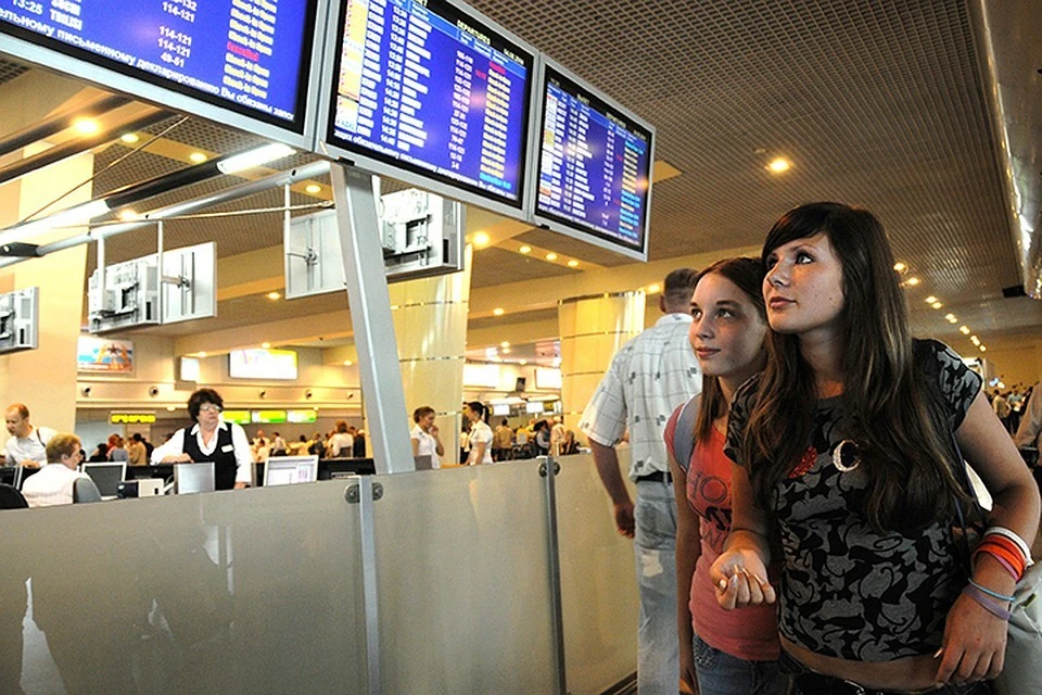 Чиновники, представители авиакомпаний и туроператоров решали, как россияне будут возвращаться из Грузии в оставшиеся до 8 июля две с лишним недели.