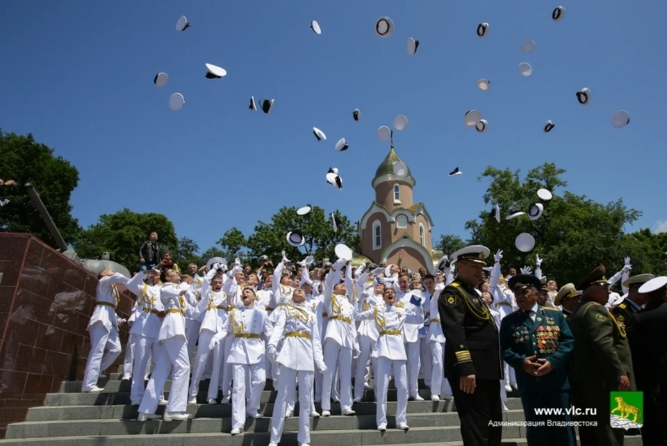 Первые выпускники президентского кадетского училища во Владивостоке. Фото: Евгений Кулешов, пресс-служба мэрии Владивостока