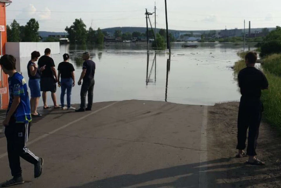 Потоп в Тулуне: жителей срочно эвакуируют. Фото: ГУ МВД России по Иркутской области