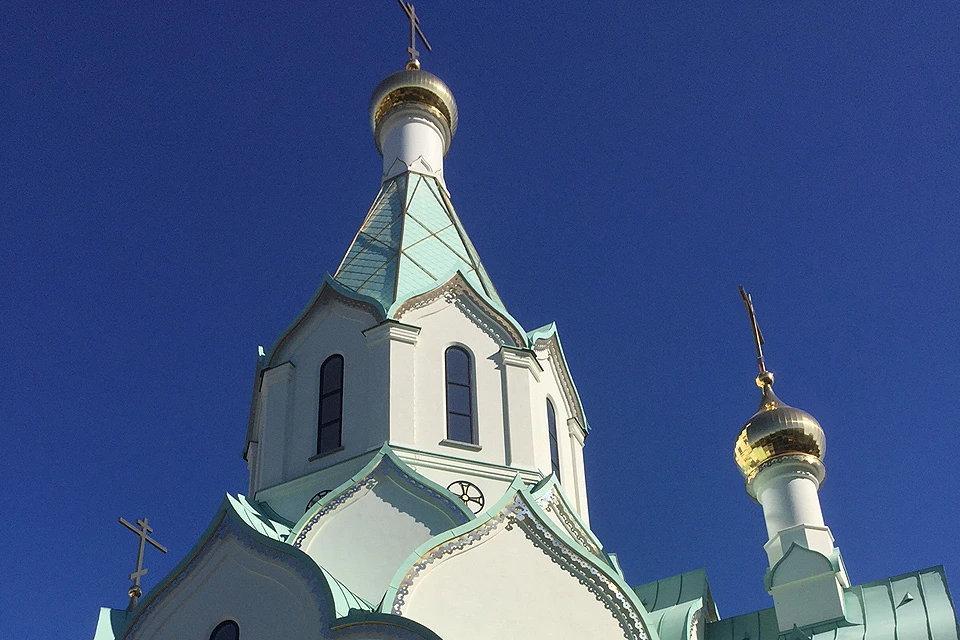 Над проектом храма работали российские и французские архитекторы.