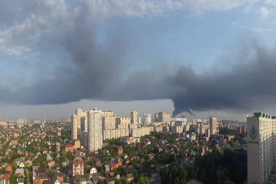 В Краснодаре локализовали крупный пожар на площади 1200 квадратных метров