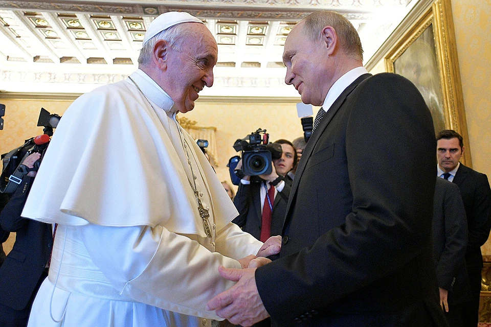 Встреча папы римского Франциска и президента России Владимира Путина в Ватикане.