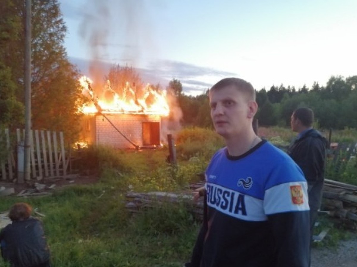 Одни спасали, другие снимали». В Прикамье двое мужчин вытащили из горящего  дома трех человек - KP.RU