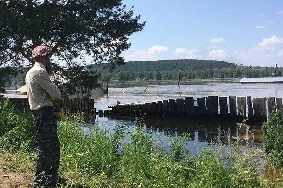 Восстановительные работы после наводнения в Иркутской области: в Тулуне подтопленными остаются 138 домов