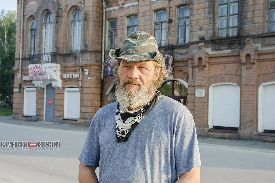 Бывший военный и учитель истории Андрей Шарашкин, путешествующий по Руси пешком, лишился рюкзака возле Камня-на-Оби.