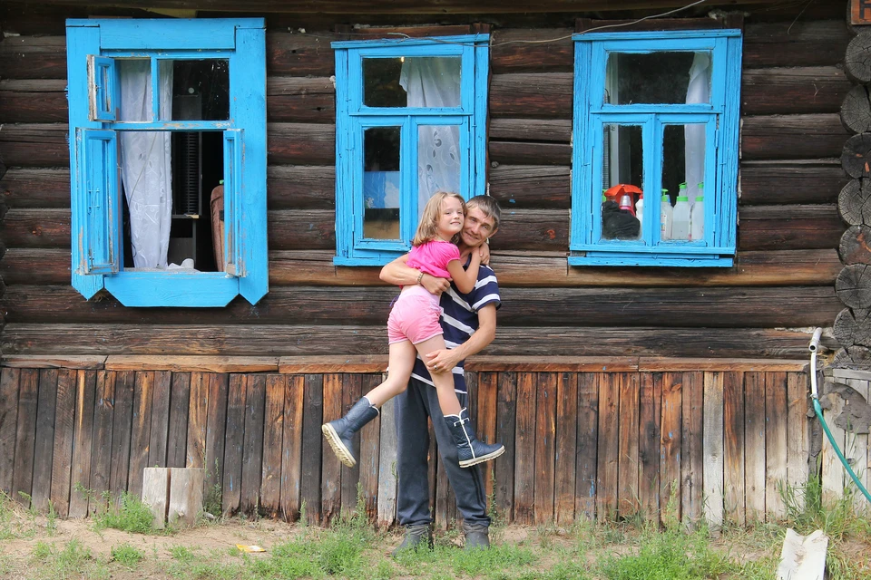 Отец-одиночка растит трех дочерей в жуткой антисанитарии под Нижним Новгородом