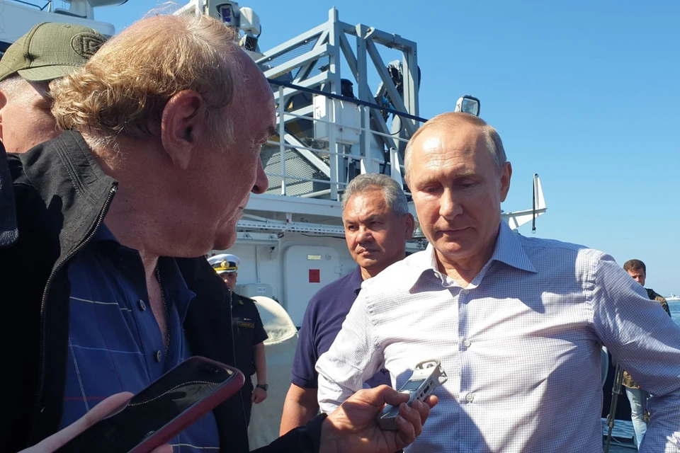 Президент России воздал почести героическому экипажу погибшей совестной подводной лодки
