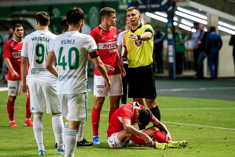 Судью Алексея Сухого оскорбили после удаления игрока «Ахмата». Фото: spartak.com