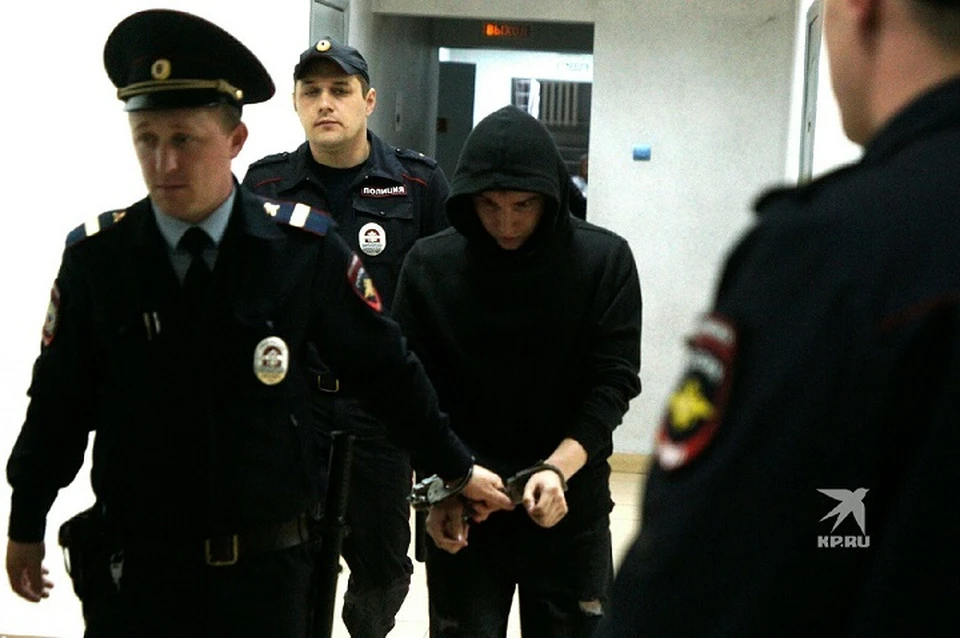 Полицейские обвиняют. В Екатеринбурге полицейские изнасило. 3 Полицейских.