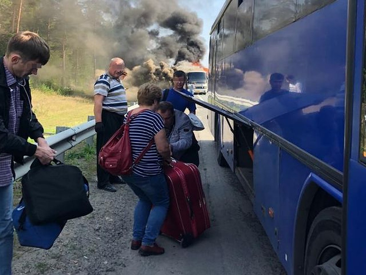 От смерти нас спас водитель»: на трассе Барнаул – Новосибирск сгорел  автобус - KP.RU