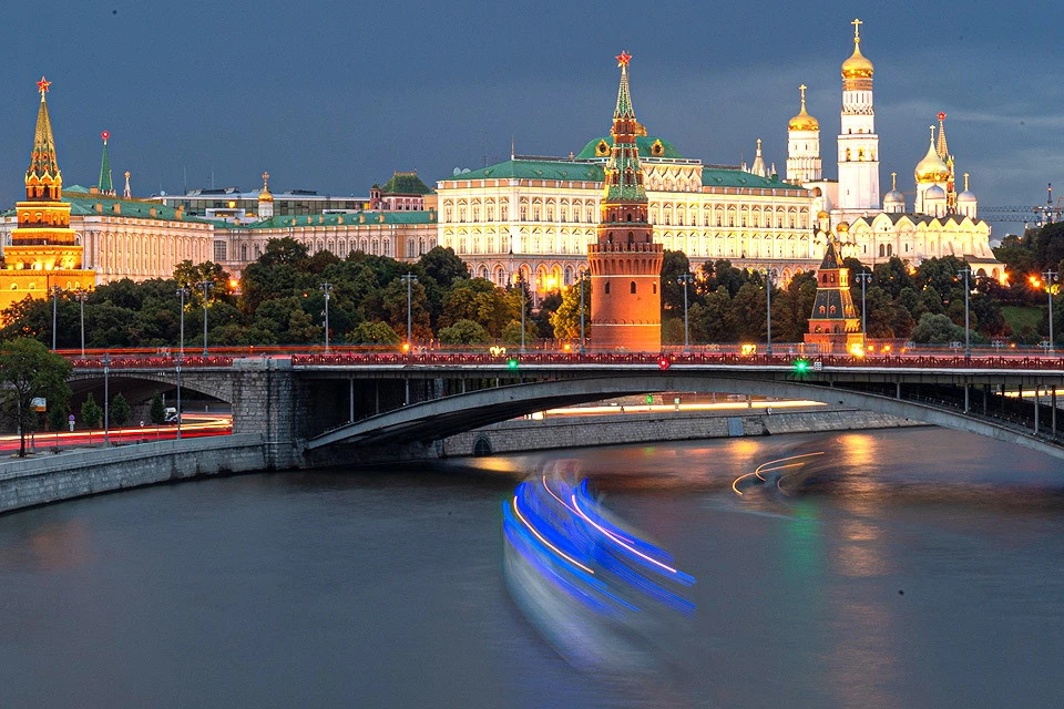 10 городов москва. Вид на Кремль с большого каменного моста. Вид на красную площадь с большого каменного моста. Вид на Кремль с большого каменного моста зимой.