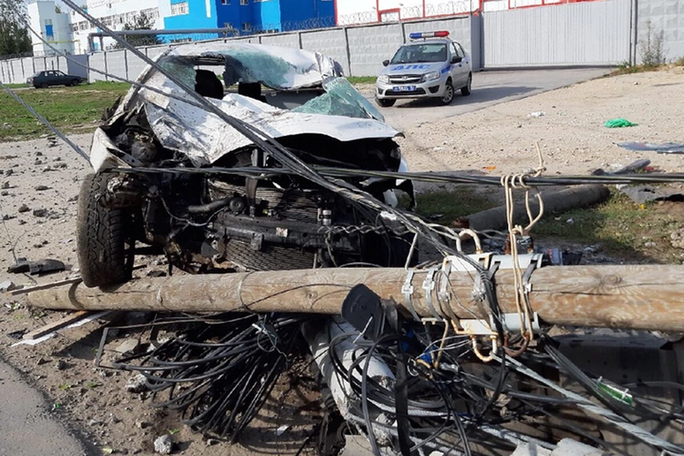Иномарка снесла два столба в Сормовском районе: есть пострадавшие