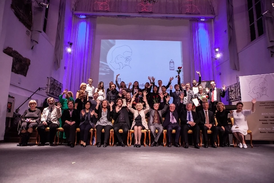 Общая фотография на память: участники конкурса, организаторы и члены жюри.