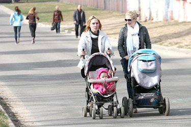 По продолжительности декретного отпуска для женщин Норвегия ближе всего к России.