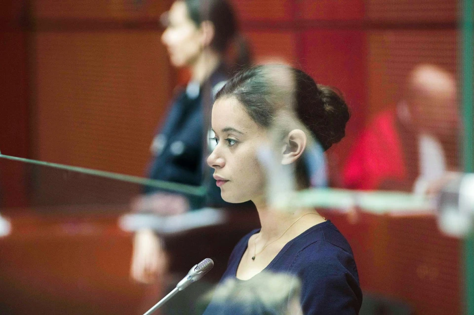 В центре французской «Девушки с браслетом» (La Fille au bracelet) Стефана Демустье - 18-летняя особа, обвиняемая в убийстве лучшей подруги.