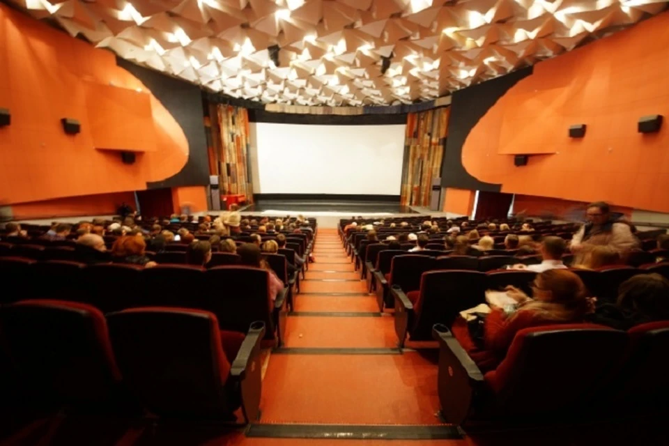 Депутаты Петербурга хотят ограничить время на рекламу перед показами фильмов в кинотеатрах