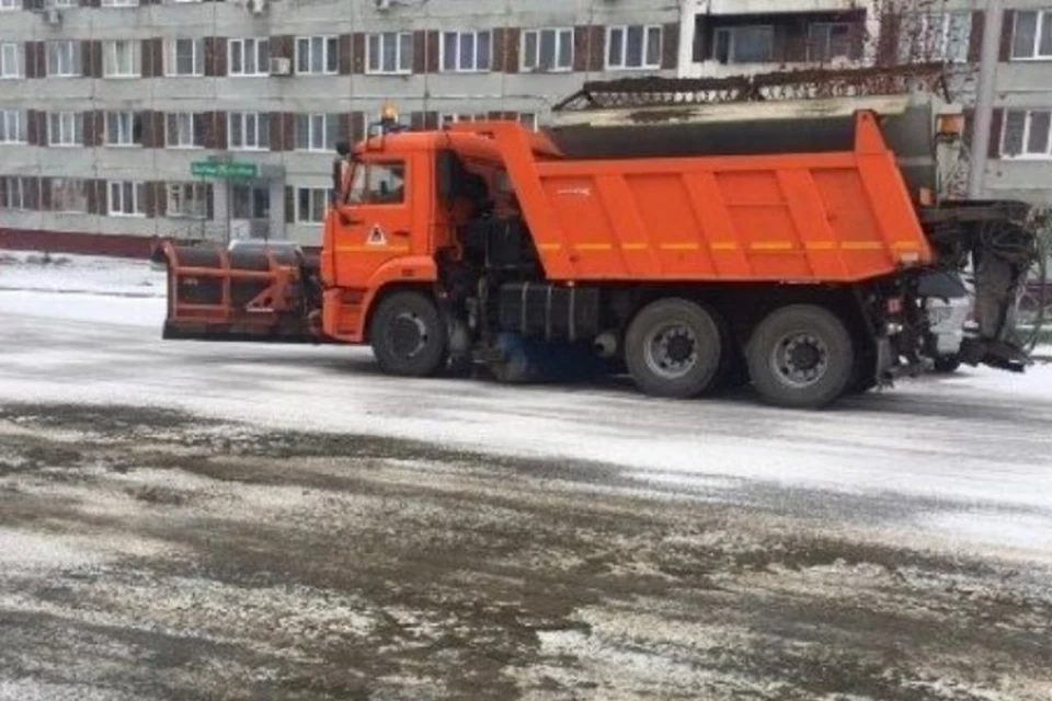 Зимой на дороги области выйдет две тысячи спецмашин на борьбу со снегом. ФОТО: пресс-служба АКО