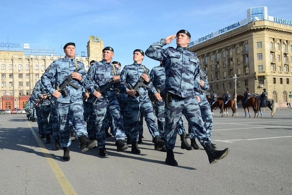 Парад прошел накануне Дня полиции.