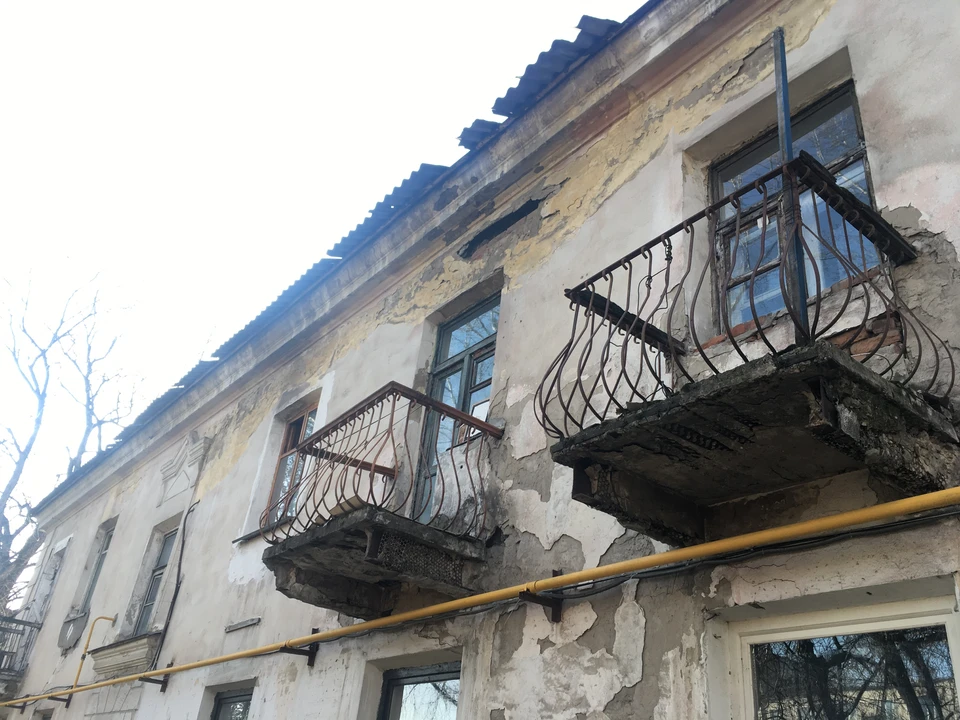 Дом-трещина