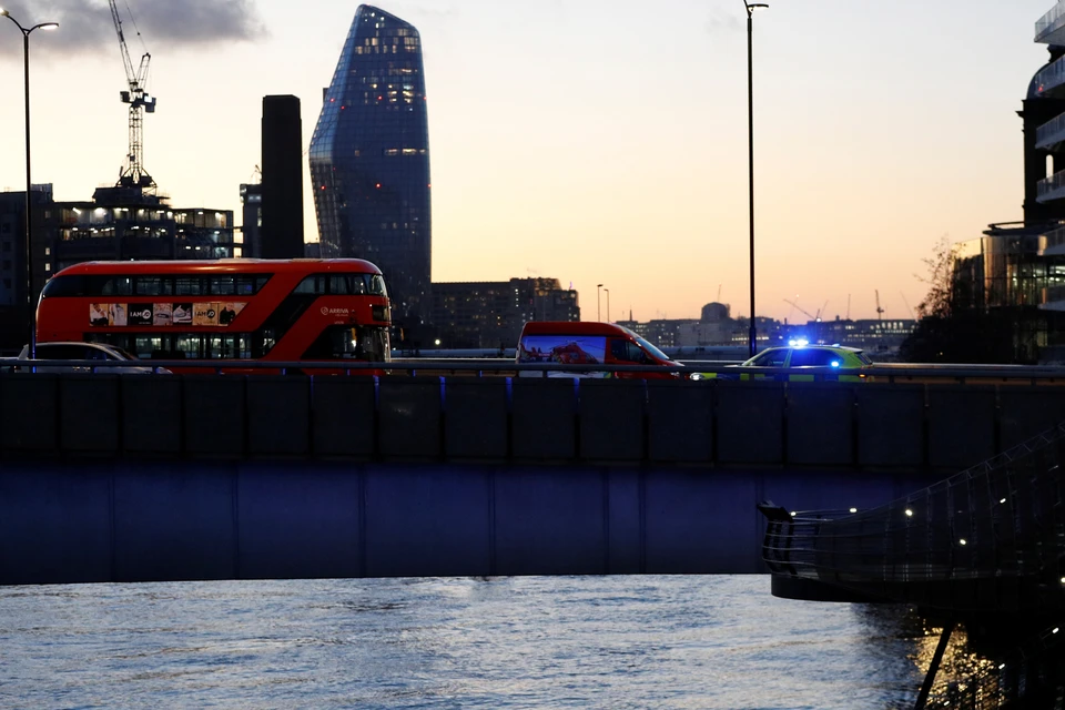 Мужчина напал с ножом на прохожих на Лондонском мосту