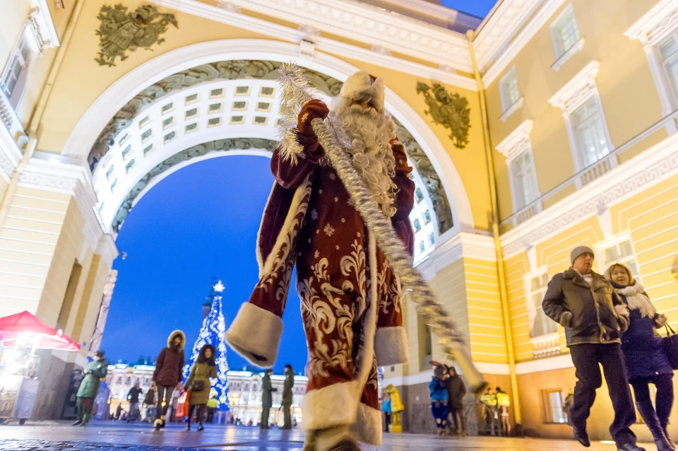 Петербуржцы активно пишут письма Деду Морозу.