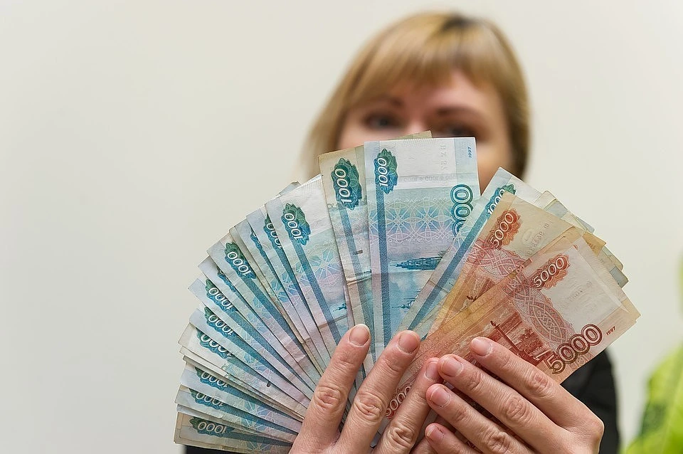 Как уточняется в законопроекте, налог на профессиональный доход коснется физических лиц