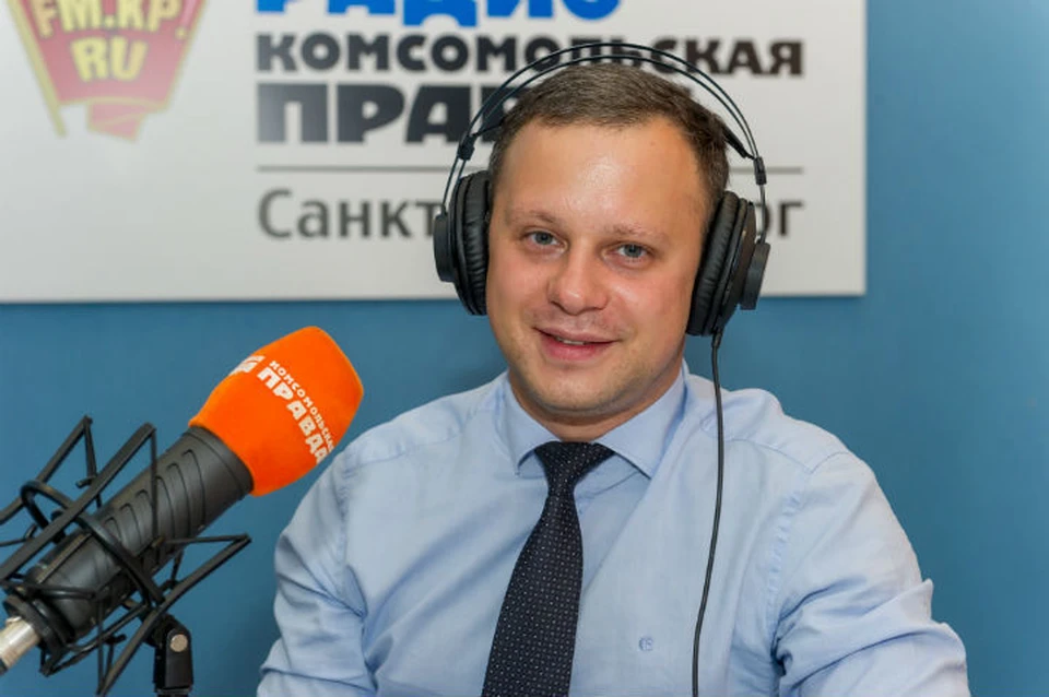 Депутат Денис Четырбок в студии радио «Комсомольская Правда в Петербурге» 92.0 FM