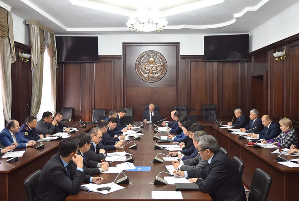 В правительстве прошло большое совещание по вопросам загрязнения воздуха в Бишкеке.
