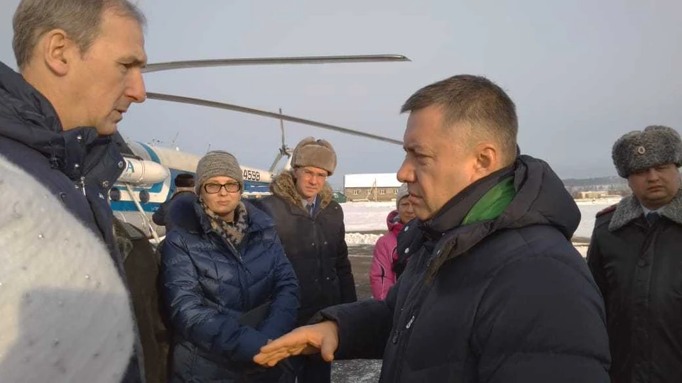 Игорь Кобзев прилетел в Тулун. Фото пресс-службы правительства Иркутской области.