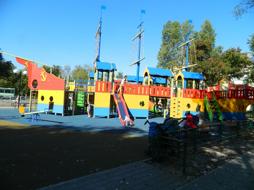 Детский праздник на игровой площадке