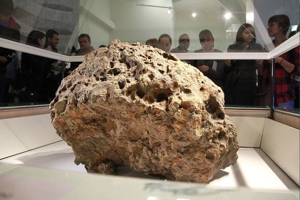Купол над Челябинским метеоритом воспарил ан 10 см.