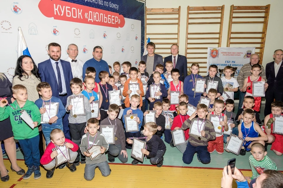 Награды боксерского Кубка «Дюльбер-2019» получили детские команды из Симферополя, Севастополя, Кольчугино, Первомайского, Алушты, Керчи, Гаспры и Ялты.