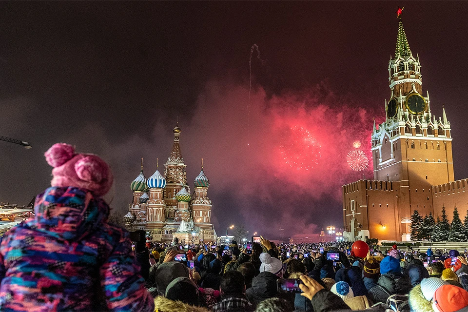Новогодний салют на Красной площади.