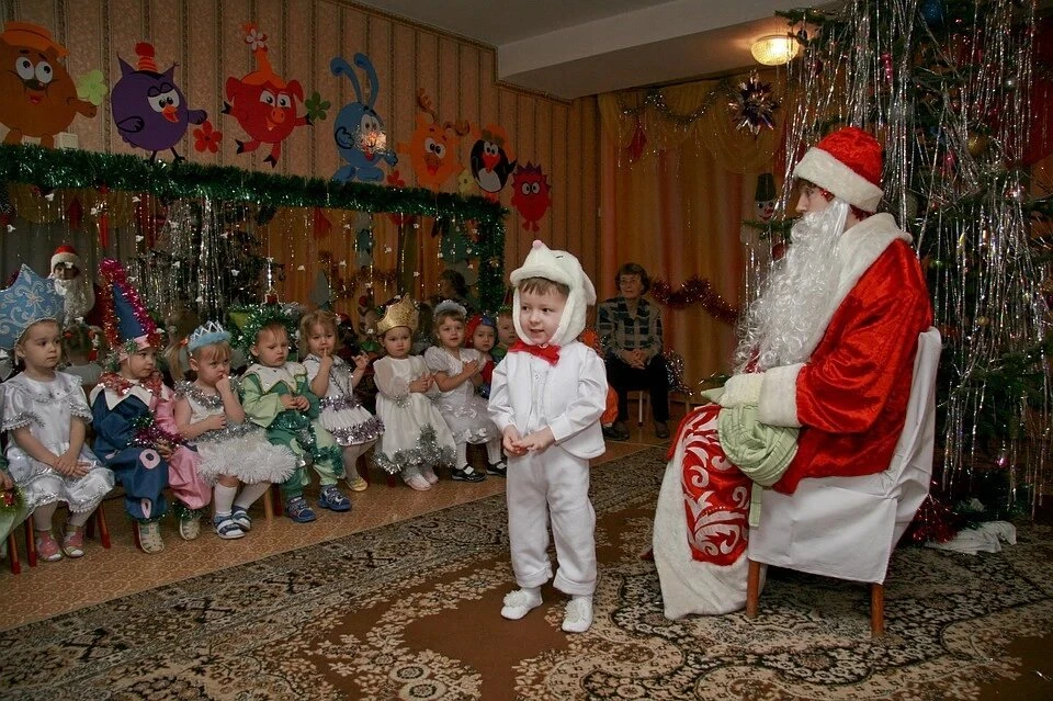 Мальчики-зайчики и девочки-снежинки. Какими были новогодние елки и детские утренники в СССР?