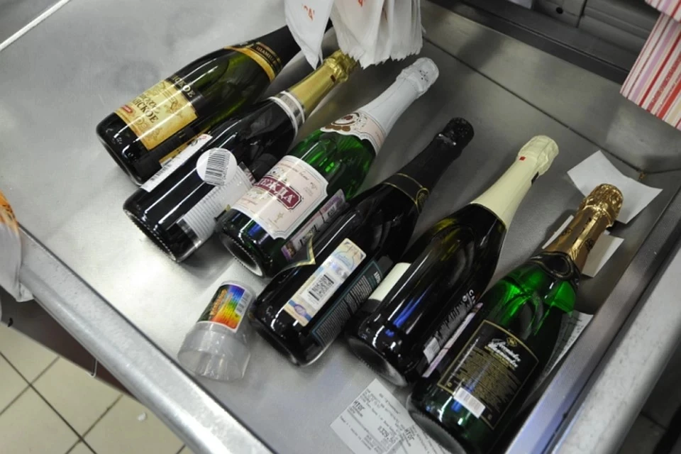 В среднем жители Коми выпивают около 3 бокалов шампанского за новогодние каникулы