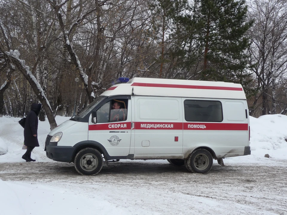 Внедорожник сбил женщину на дороге в Белово
