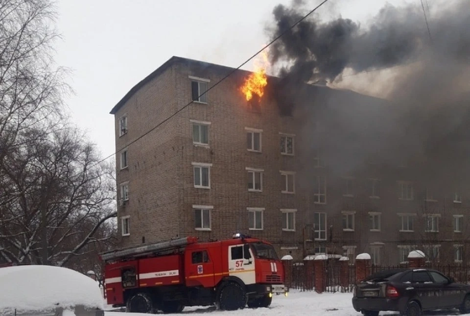 Пермь горячая. ТЦ Союз Пермь Закамск пожар. Пожар в Перми в общежитии. Горит общежитие. Пожар в Перми на Гайве.