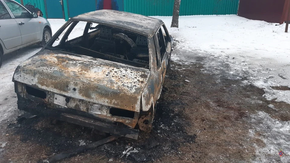Сгоревшую машину нашли в полукилометре от места смертельного ДТП.