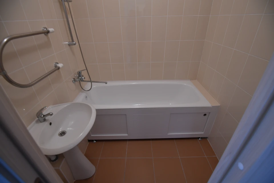 Труп пенсионерки нашли в ванной в квартире в Волхове