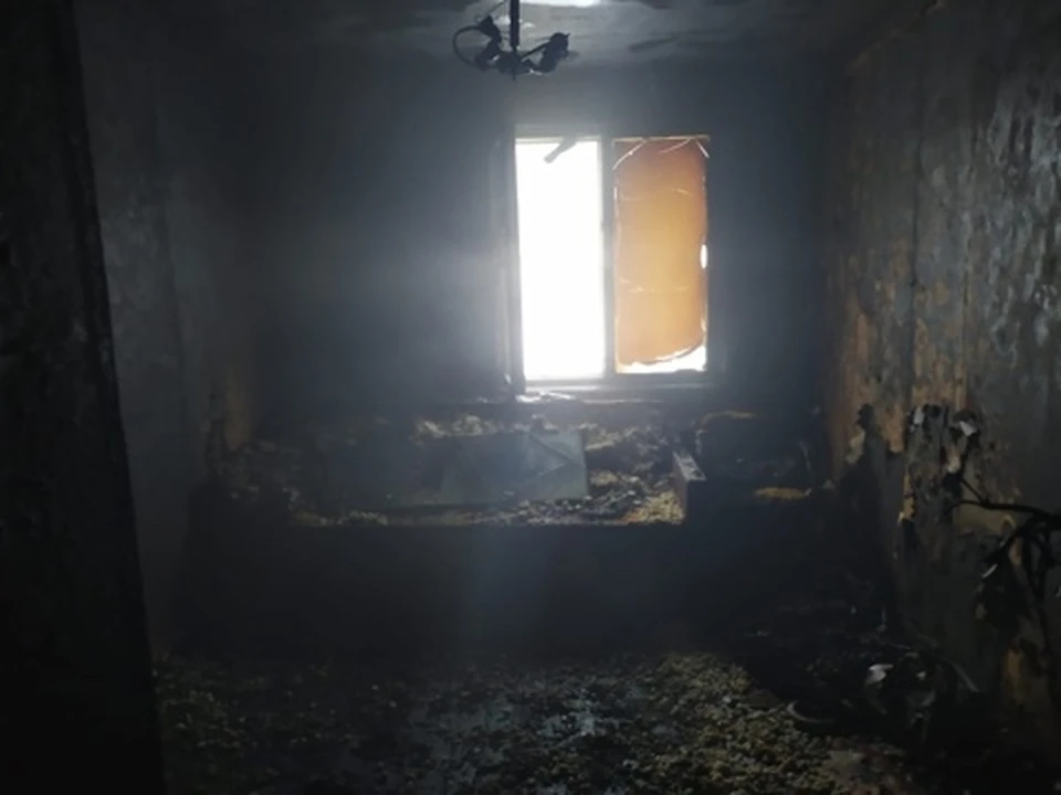 В Орловской области днем едва полностью не сгорел жилой дом. Фото: пресс-служба ГУ МЧС России по Орловской области